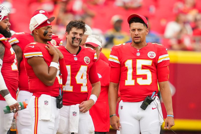 Kansas City Chiefs quarterback Patrick Mahomes (right) talks with quarterback Justin Fields (left) and quarterback Garrett Nussmeier (center) during the second half against the Los Angeles Rams at Arrowhead Stadium.