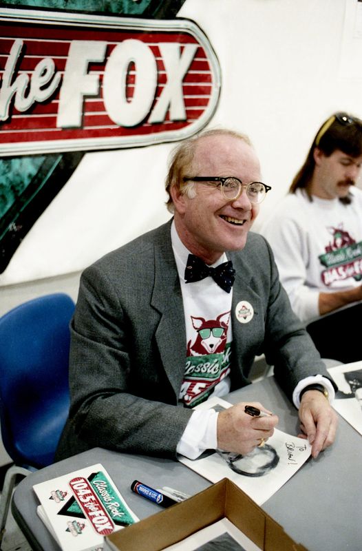 Actor Richard Sanders, aka Les Nessman of “WKRP in Cincinnati,” is all smiles as he signs autographs for fans after more than 100 turkeys dropped from the Megamarket at 1515 Gallatin Road during WGFX’s Classic Rock Turkey Drop Nov. 13, 1990.