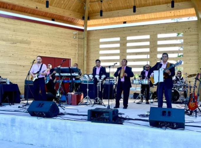 Grupo Galaxia performs at Domingos en el Parque in 2024.