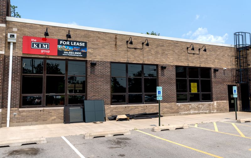 A new Jonah's Seafood House oyster bar is in the works for the former site of The Noshery at 6035 N. Knoxville, Suite 101J in Kellar Station in Peoria.