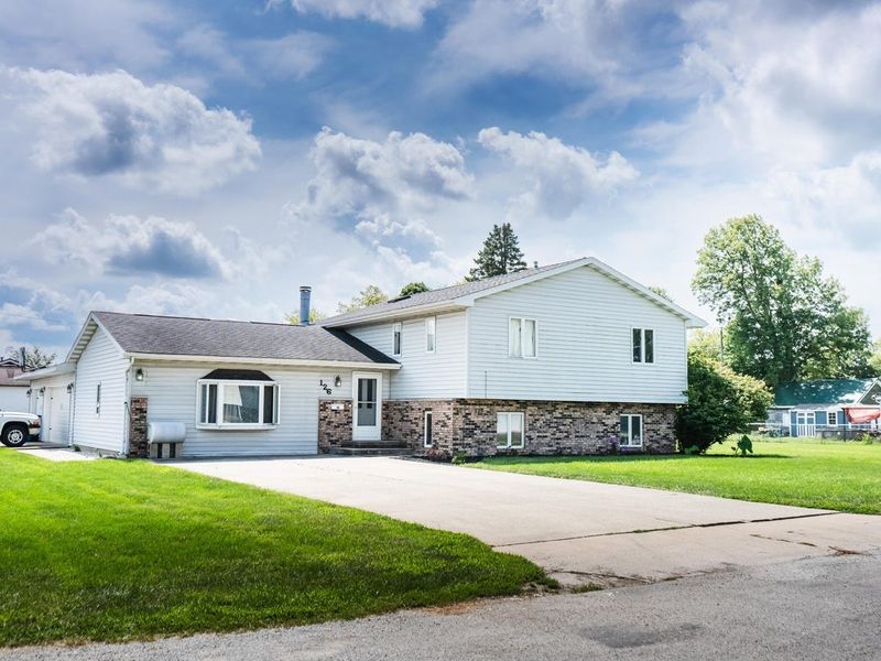 This Pontiac home is on the market for $254,900.