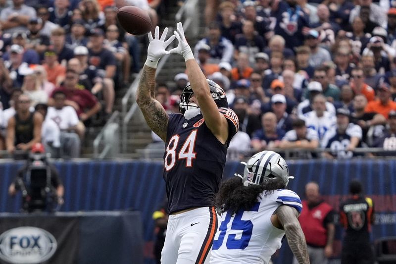 Sep 21, 2025; Chicago, Illinois, USA; Chicago Bears tight end Colston Loveland (84) makes a catch against Dallas Cowboys linebacker Marist Liufau (35) during the first half at Soldier Field. Mandatory Credit: David Banks-Imagn Images