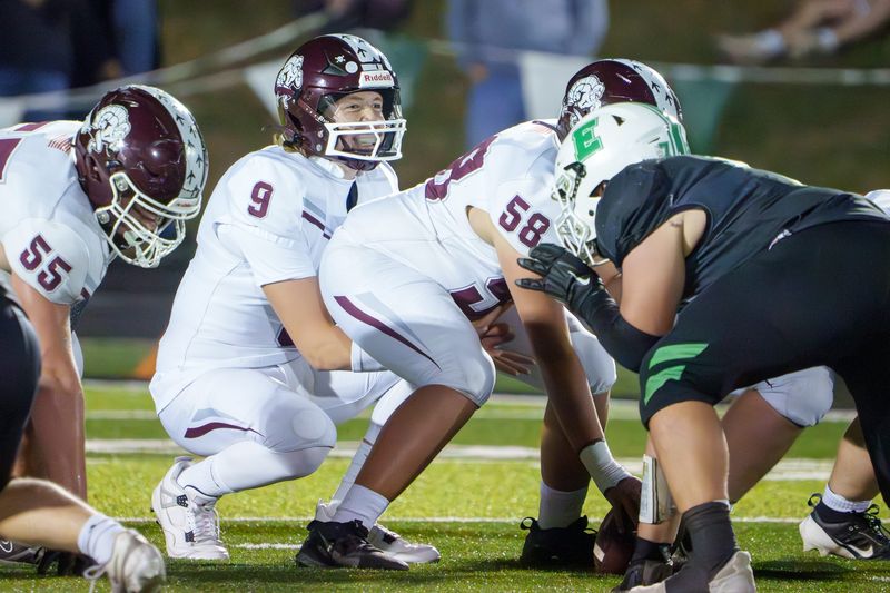 Tremont quarterback Brett Bane II (9) takes a snap against Eureka in the first half of their Week 8 high school football game Friday, Oct. 17, 2025 in Eureka. The Hornets defeated the Turks 10-7.
