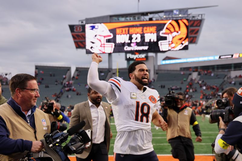 Nov 2, 2025; Cincinnati, Ohio, USA; Chicago Bears quarterback Caleb Williams (18) acknowledges the crowd and walks off the field after defeating the Cincinnati Bengals in the fourth quarter at Paycor Stadium. Mandatory Credit: Joseph Maiorana-Imagn Images