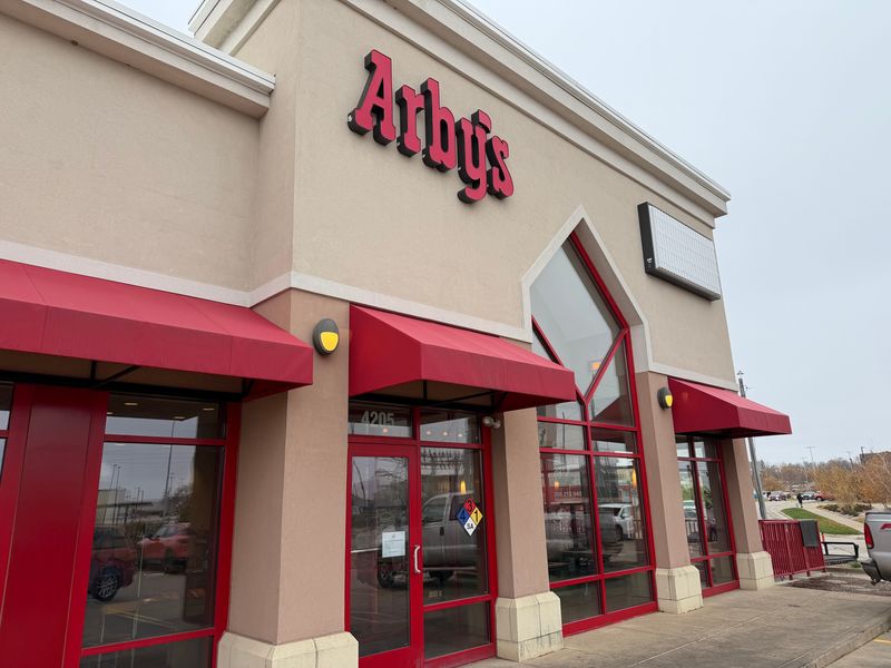 An Arby's location located on Sterling Drive in Peoria has permanently closed.