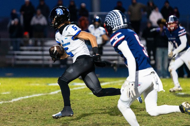 St. Francis’ Zach Washington (5) runs towards the end zone during the 5A state semifinal game against Belvidere North on Nov. 22, 2025, at Belvidere North High School.