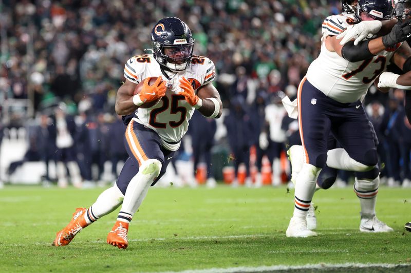 Nov 28, 2025; Philadelphia, Pennsylvania, USA; Chicago Bears running back Kyle Monangai (25) carries the ball for a touchdown against the Philadelphia Eagles during the fourth quarter of the game at Lincoln Financial Field. Mandatory Credit: Bill Streicher-Imagn Images
