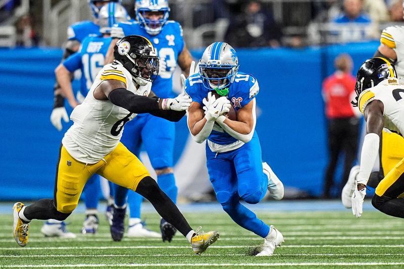Detroit Lions wide receiver Kalif Raymond (11) runs against Pittsburgh Steelers during the first half at Ford Field in Detroit on Sunday, Dec. 21, 2025.