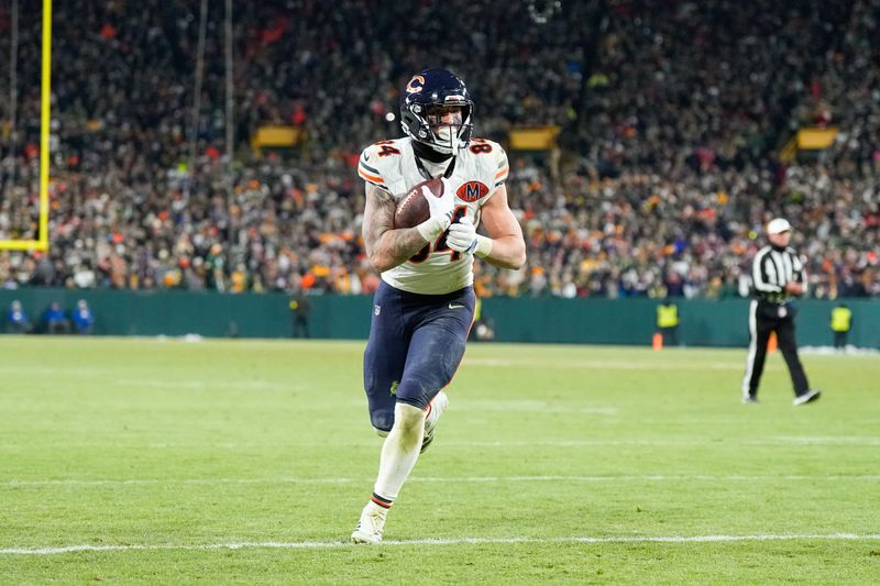 Bears tight end Colston Loveland scores a touchdown in the fourth quarter against the Green Bay Packers at Lambeau Field.