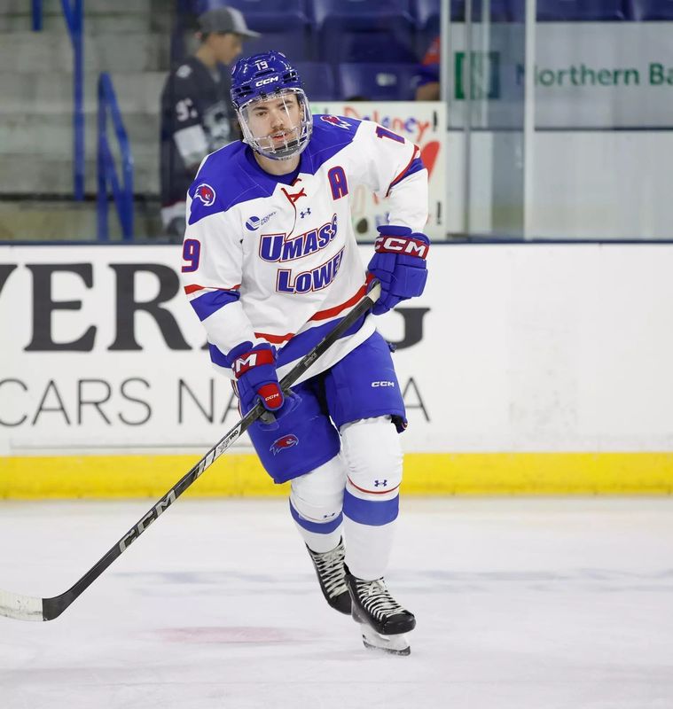 Dillan Bentley was born in Peoria and grew up playing hockey in the Peoria Youth Hockey Association. Now he's the first Peoria-born candidate for college hockey's prestigious Hobey Baker Award.