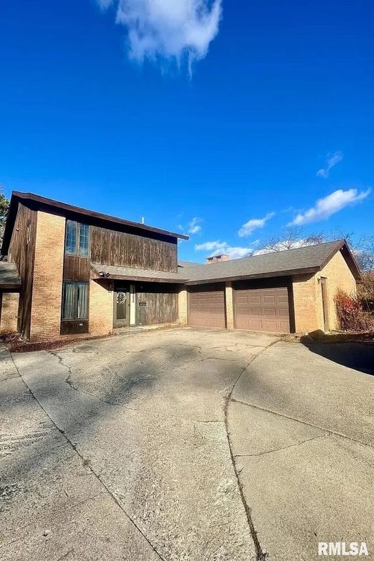 This home in Macomb is on the market for $169,000.