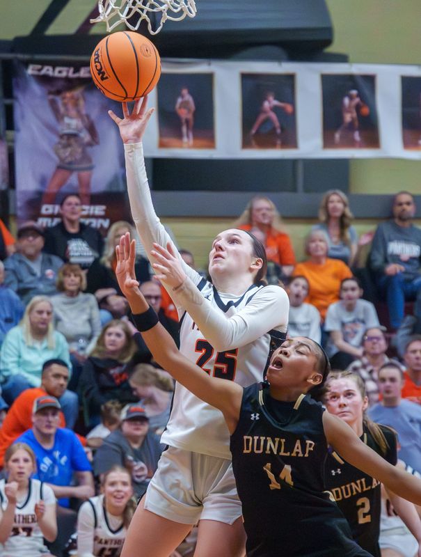 Washington’s Dani Guedet drives to the basket against Dunlap’s Amiyah Gulley in the second half of their Class 3A girls basketball regional title game Thursday, Feb. 19, 2026 at Dunlap High School. The Panthers advanced to the sectional with a 61-33 victory.