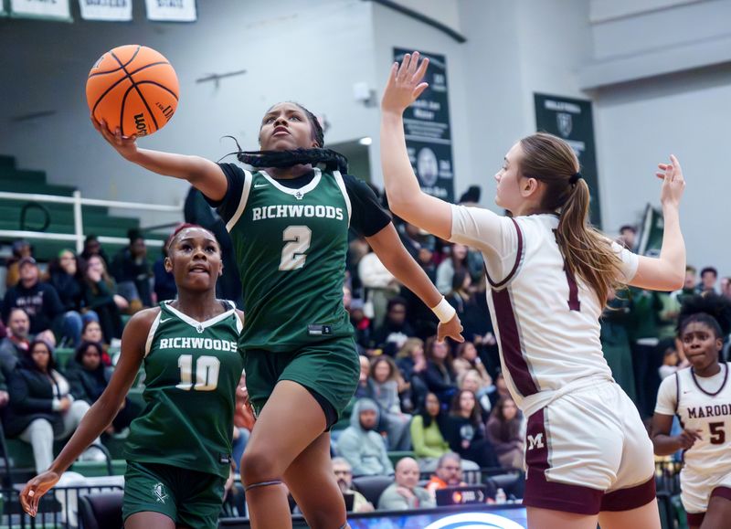 Richwoods’ Kayla Herron (2) drives to the basket past Moline’s Adalynn Voss in the first half of their Class 4A girls basketball sectional semifinal Tuesday, Feb. 24, 2026 at Richwoods High School. The Knights advanced to the final with a 62-49 win.