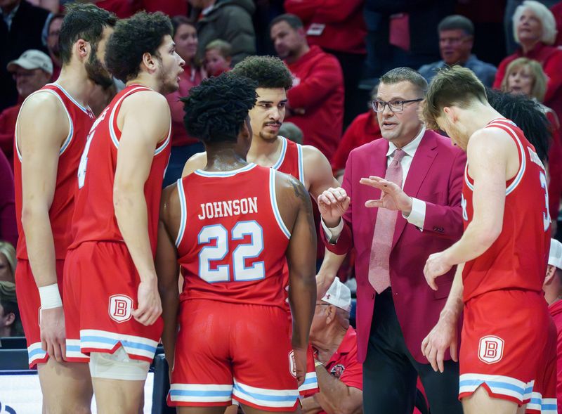 Bradley head coach Brian Wardle huddles with his team during a timeout late in the second half of their MVC college basketball game against Murray State on Sunday, March 1, 2026 at Carver Arena in Peoria. The Braves defeated the Racers 87-78.