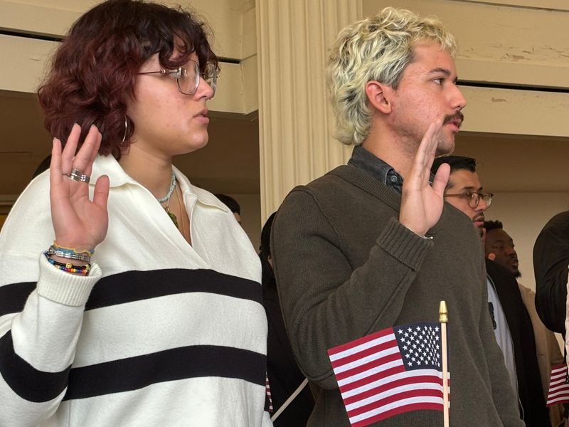 Camila Macarena Molina Morales, left, and her brother, Gabriel Enrique Molina Morales, take the oath of citizenship in a Naturalization Ceremony in the House of Representatives in the Old State Capitol March 4, 2026. They are originally from Nicaragua but now live in Dunlap, Illinois.