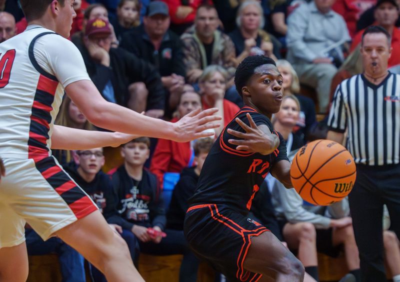 Manual's Tahj Tolliver, right, drops a pass to a teammate in the first half of their Class 2A boys high school basketball sectional title game Friday, March 6, 2026 at IVC High School in Chillicothe. The Rams advanced to the supersectional with a 57-41 win over Warsaw West Hancock.