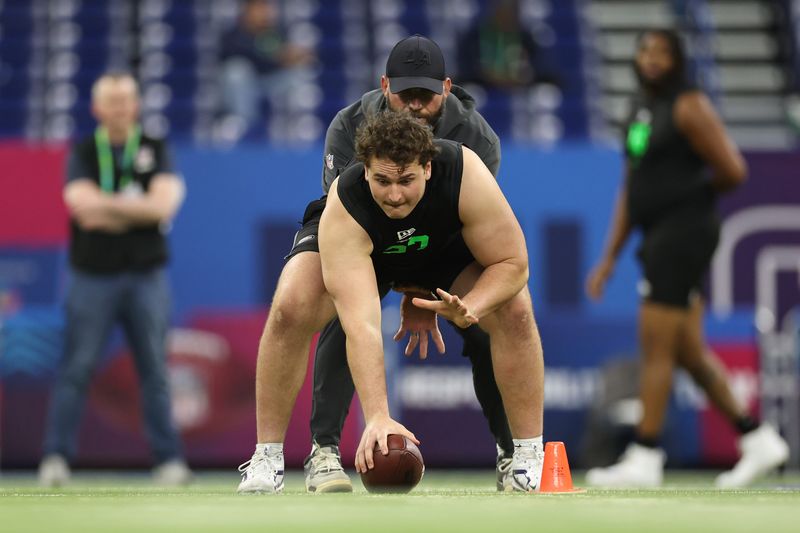INDIANAPOLIS, INDIANA - MARCH 01: Sam Hecht of the Kansas State Wildcats participates in a drill during the 2026 NFL Scouting Combine at Lucas Oil Stadium on March 01, 2026 in Indianapolis, Indiana. (Photo by Stacy Revere/Getty Images)