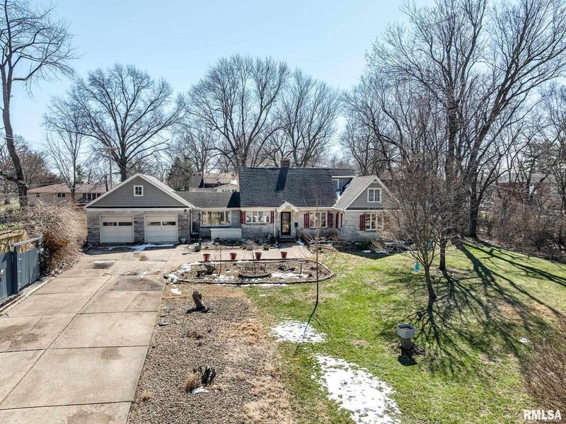 This home in Macomb is on the market for $254,900.