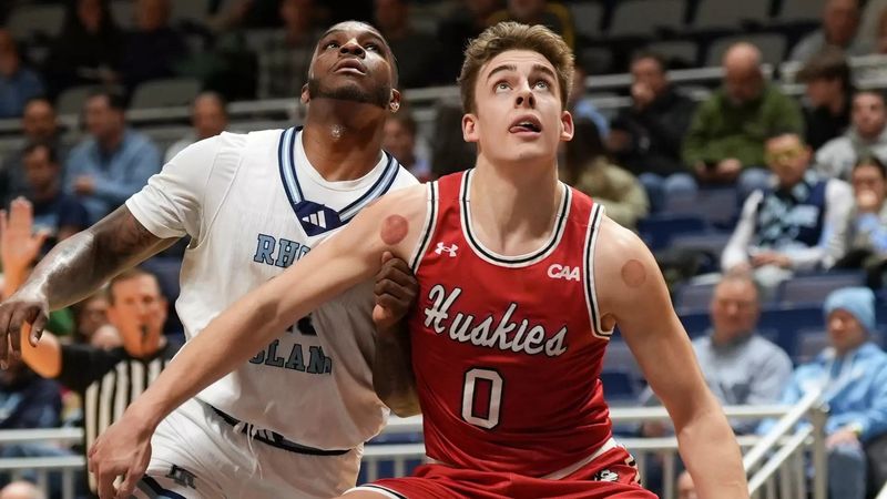 The Bradley Braves landed a 233-pound forward via the transfer portal on Monday night, Xander Alarie, the son of a former NBA No. 1 draft pick.