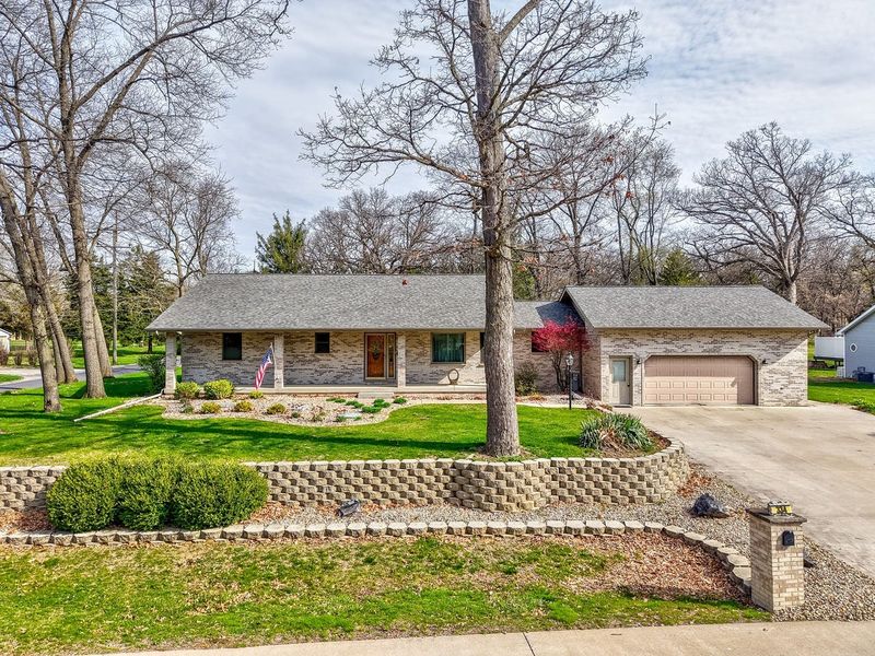 This home in the Pontiac area is on the market for $325,000.
