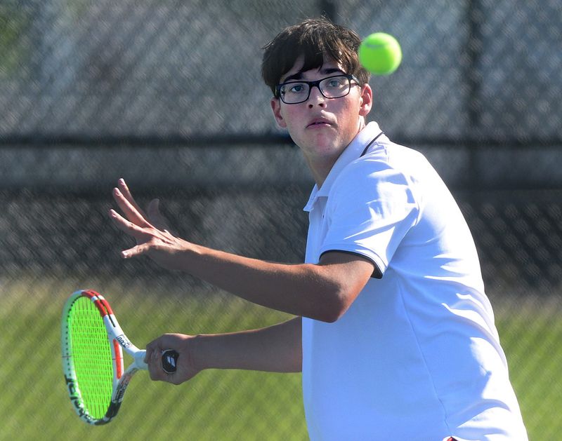Glenwood's Ben Loeffler returns a volley during a match Wednesday, April 22, 2026.