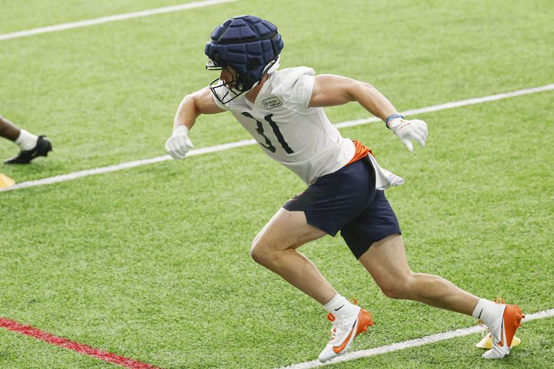 May 8, 2026; Lake Forest, IL, USA; Chicago Bears defensive back Dillon Thieneman (31) runs during Rookie Minicamp at Halas Hall. Mandatory Credit: Kamil Krzaczynski-Imagn Images
