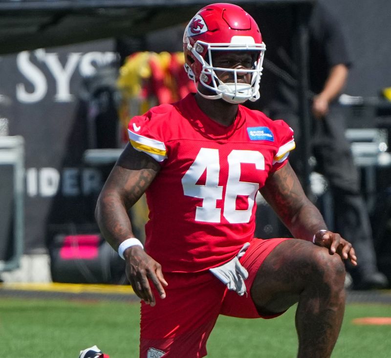Jun 9, 2026; Kansas City, MO, USA; Kansas City Chiefs cornerback Zelmar Vedder (47) and quarterback Justin Fields (6) and safety Marlen Sewell (46) stretch during the Kansas City Chiefs mandatory mini-camp at the Chiefs practice facility. Mandatory Credit: Denny Medley-Imagn Images