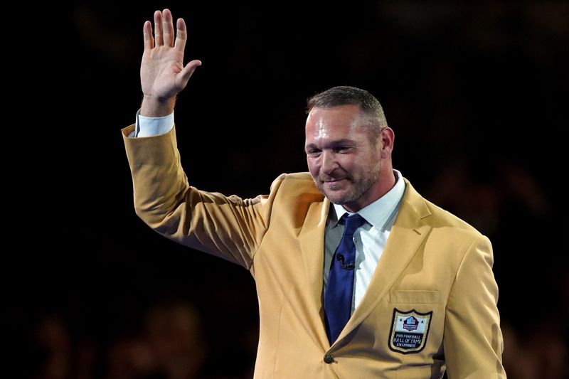 Aug 3, 2018; Canton, OH, USA; Chicago Bears Brian Urlacher during the Pro Football Hall of Fame Enshrinees' Gold Jacket Dinner at Canton Memorial Civic Center. Mandatory Credit: Aaron Doster-USA TODAY Sports