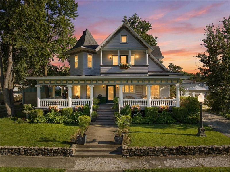 This home in the Pontiac area is on the market for $500,000.