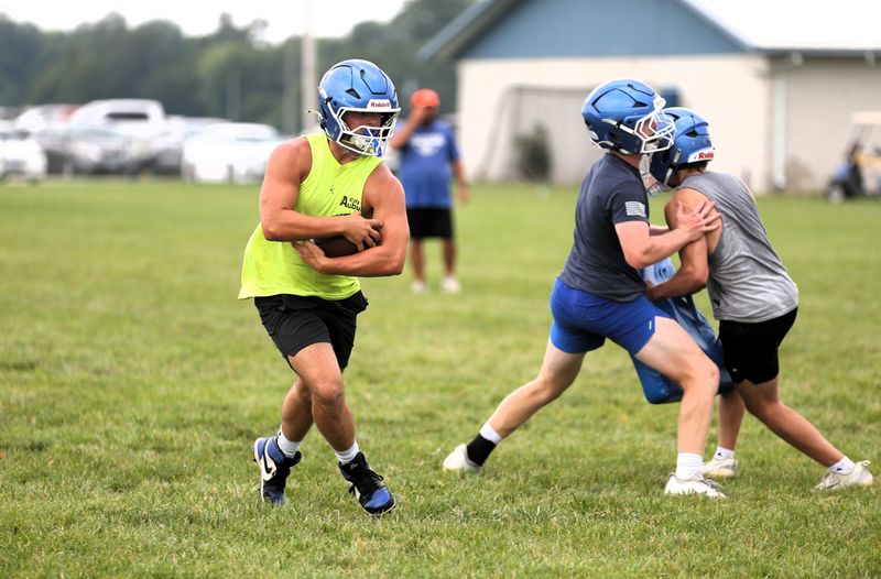 Auburn running back Chance Crissey carries the ball during the first day of official practice on Wednesday, August 5, 2026.