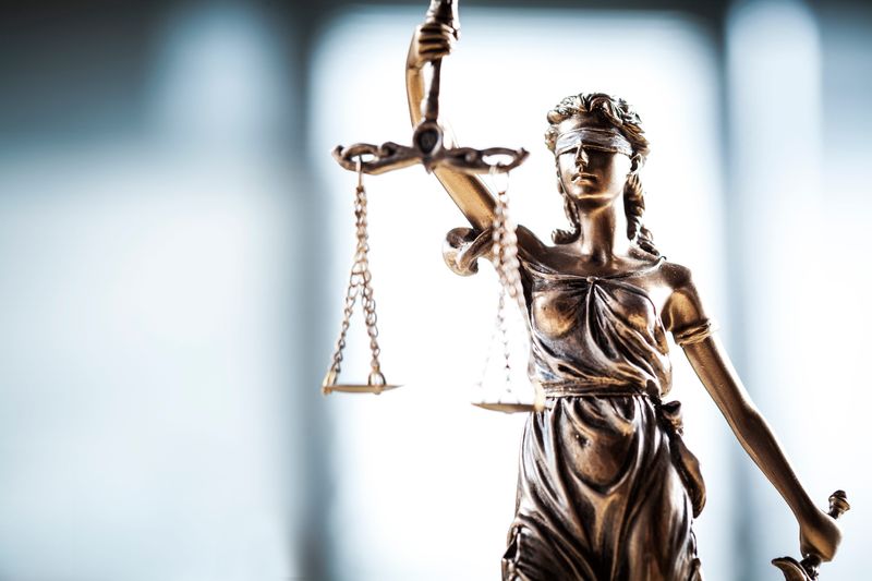 Statue of Justice/court illustration