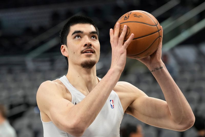 Jan 15, 2025; San Antonio, Texas, USA; Memphis Grizzlies center Zach Edey (14) warms up before a game against the San Antonio Spurs at Frost Bank Center.