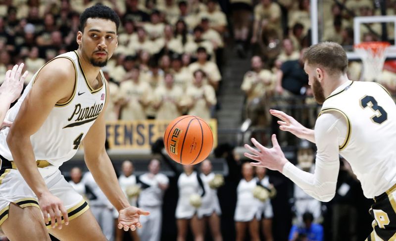 Purdue Boilermakers forward Trey Kaufman-Renn (4) passes the ball to Purdue Boilermakers guard Braden Smith (3) Friday, Feb. 28, 2025, during the NCAA men’s basketball game against the UCLA Bruins at Mackey Arena in West Lafayette, Ind. Purdue Boilermakers won 76-66.