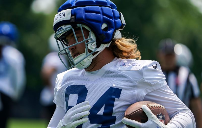 Indianapolis Colts tight end Tyler Warren (84) catches the ball Tuesday, June 10, 2025, during NFL Colts mandatory mini camp at the Indiana Farm Bureau Football Center in Indianapolis.