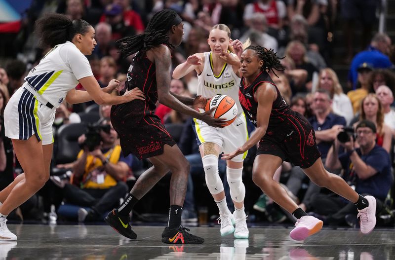 Indiana Fever guard Kelsey Mitchell (0) rushes up the court Tuesday, Aug. 12, 2025, during the game at Gainbridge Fieldhouse in Indianapolis.