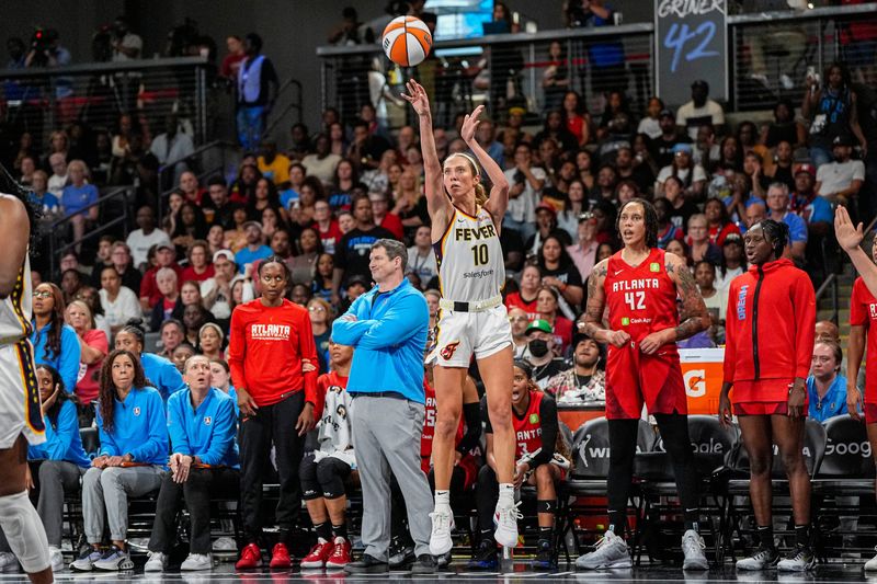 Sep 18, 2025; College Park, Georgia, USA; Indiana Fever guard Lexie Hull (10) shoots against the Atlanta Dream during the second half during game three of round one for the 2025 WNBA Playoffs at Gateway Center Arena at College Park. Mandatory Credit: Dale Zanine-Imagn Images
