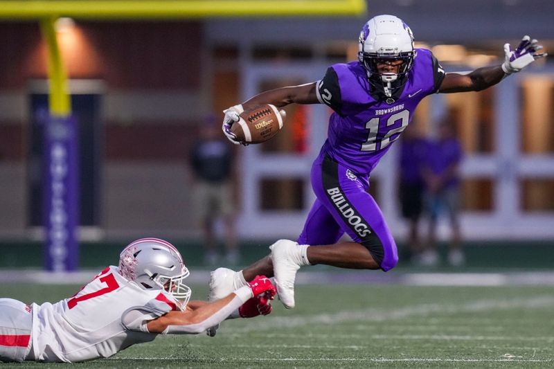 Brownsburg Bulldogs Branden Sharpe (12) runs the ball Friday, Sept. 19, 2025, during a game between the Brownsburg Bulldogs and the Fishers Tigers at Brownsburg High School.