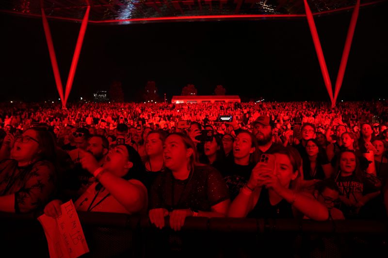 Fans react as Alex Warren performs Tuesday, Sept. 23, 2025, at Everwise Amphitheater in Indianapolis.