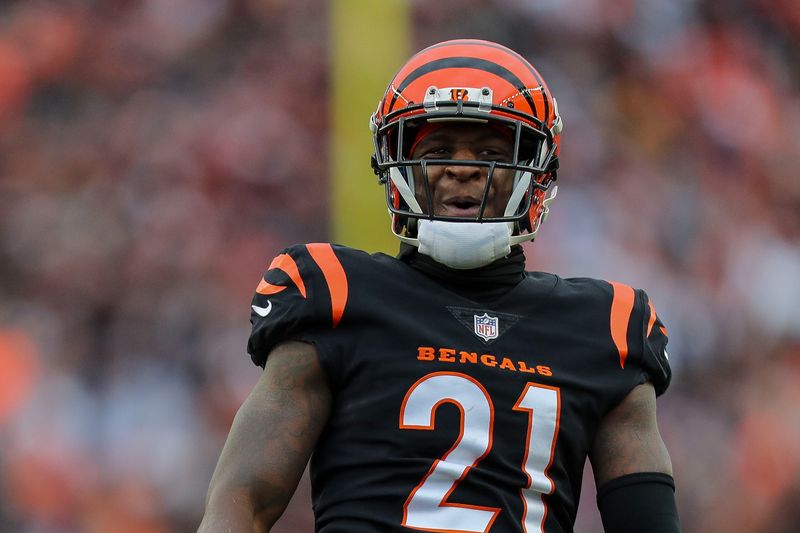 Jan 8, 2023; Cincinnati, Ohio, USA; Cincinnati Bengals cornerback Mike Hilton (21) in the second half at Paycor Stadium. Mandatory Credit: Katie Stratman-USA TODAY Sports