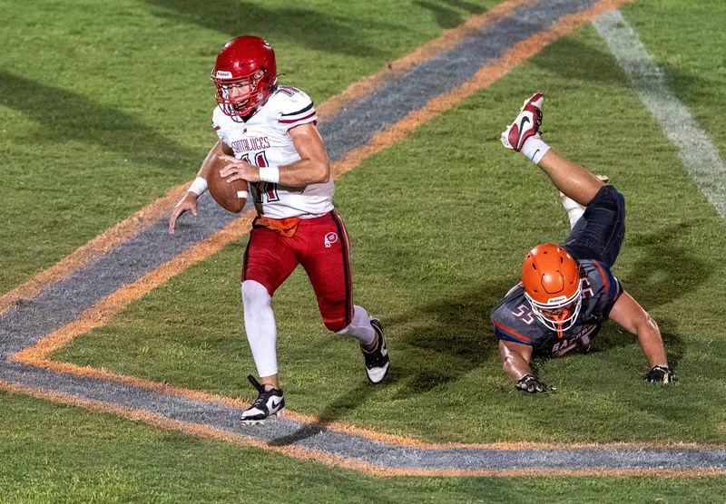 Santaluces quarterback Dallas Crescenzo runs away from the Gators Nicky Arcaro in Palm Beach Gardens, Florida, on August 29, 2025.