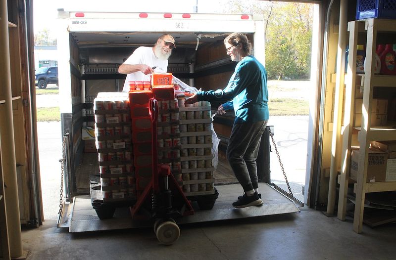 LIFE Food Pantry volunteers Royce Peabody, left, and Nancy Peabody unload food on the afternoon of Wednesday, Nov. 5, 2025. The food was paid for by a donor. LIFE Director of Operations Laura Bailey said the donor had paid for more than $1,000 worth of food from the Bedford JayCee store.