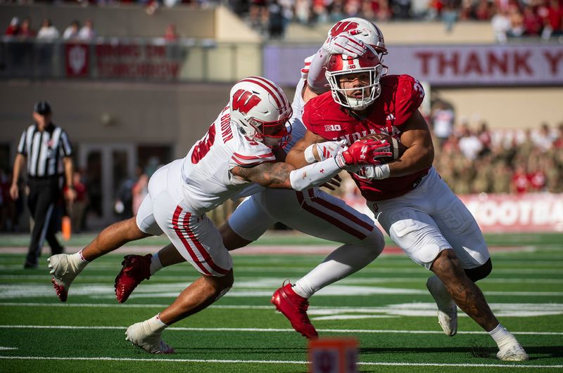 Indiana's Riley Nowakowski (37) runs ffor a touchdown during the Indiana versus Wisconsin football game at Memorial Stadium on Saturday, Nov. 15, 2025.