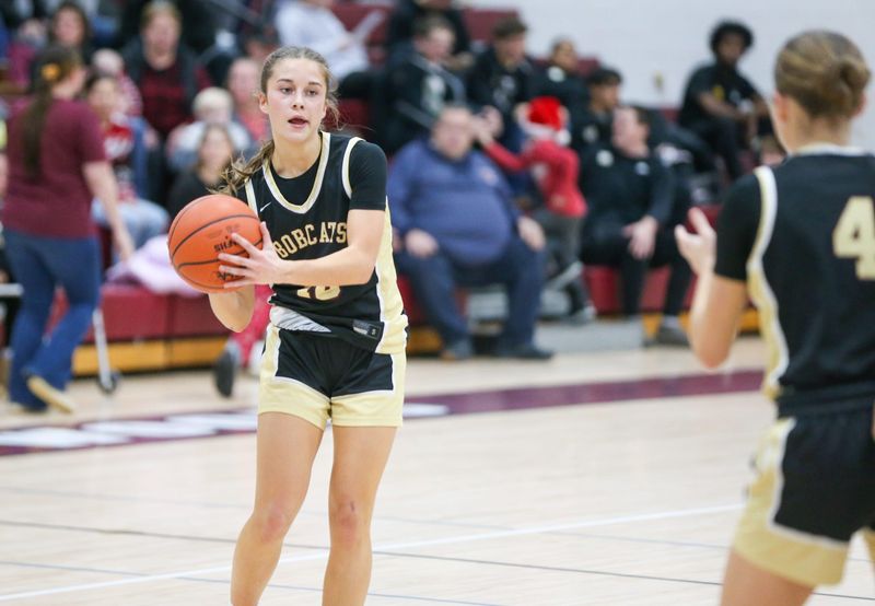 Niles Brandywine junior MacKenna Price passes the ball to freshman Zaya Price in an MHSAA girls basketball game at Buchanan High School December 19, 2025.