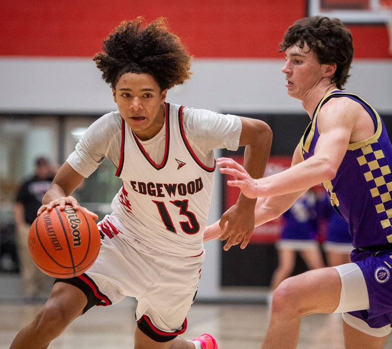 Edgewood's AJ Norris (13) drives during the Edgewood versus Sullivan boys basketball game at Edgewood High School on Saturday, Dec. 20, 2025.