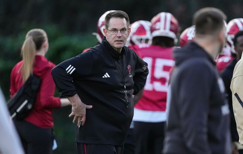 Indiana Hoosiers head coach Curt Cignetti watches players on Tuesday, Dec. 30, 2025, during practice ahead of the Rose Bowl game against Alabama Crimson Tide at Dignity Health Sports Park in Los Angeles.