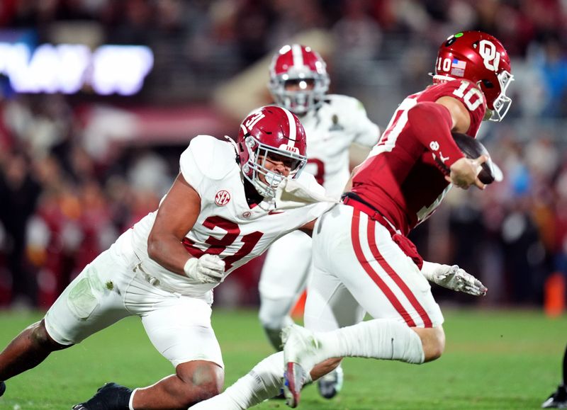 Alabama 's Keon Keeley (31) sacks Oklahoma's John Mateer (10) during the College Football Playoff game between the University of Oklahoma Sooners (OU) and the Alabama Crimson Tide at the Gaylord Family â€“ Oklahoma Memorial Stadium in Norman, Okla., Friday Dec. 19, 2025.
