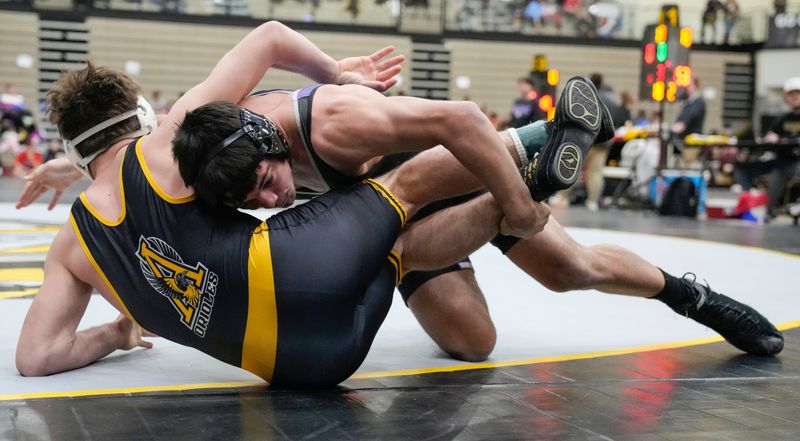 Brownsburg's Thomas Gibbs competes against Avon's Chase Kline in the 150-pound bout on Saturday, Jan. 31, 2026, during the IHSAA boys wrestling sectional at Avon High School in Avon.