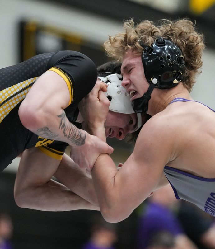 Brownsburg's Braylon Reynolds competes against Avon's Quinten Schoeff in the 144-pound bout on Saturday, Jan. 31, 2026, during the IHSAA boys wrestling sectional at Avon High School in Avon.