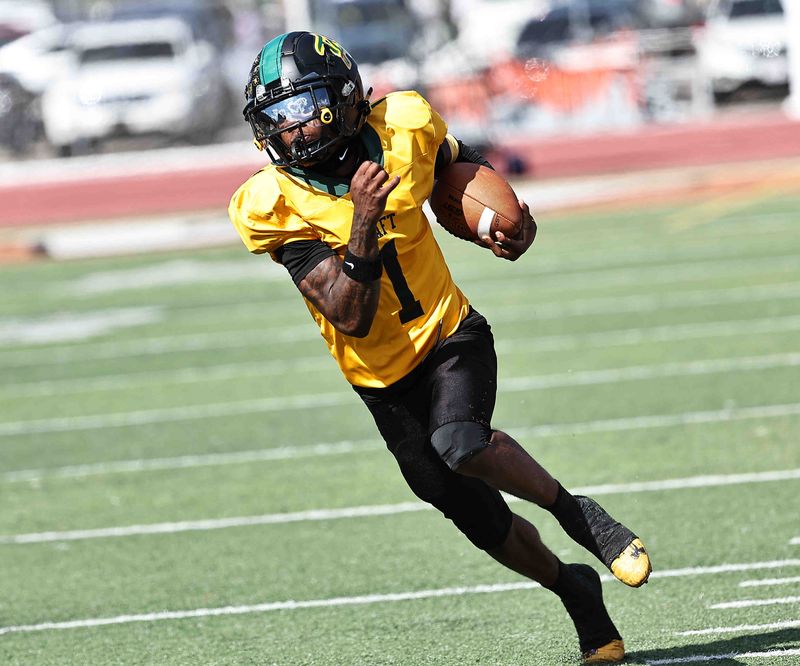 Taft quarterback Monsanna Torbert (1) runs the ball during the Senators' win over Withrow on Saturday, Sept. 27, 2025.