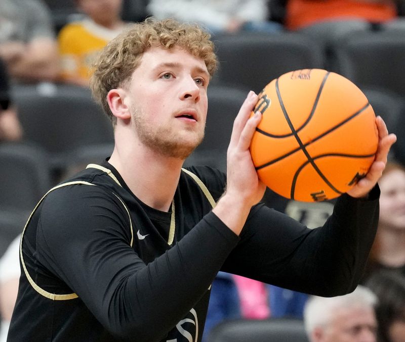 Purdue Boilermakers guard Jack Benter (14) practices ahead of a NCAA Tournament first round game against the Queens University of Charlotte Royals on Thursday, March 19, 2026, at Enterprise Center in St. Louis.